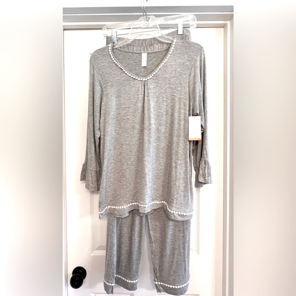 New With Tags - Women’s Warner’s Pajama Set Size Medium